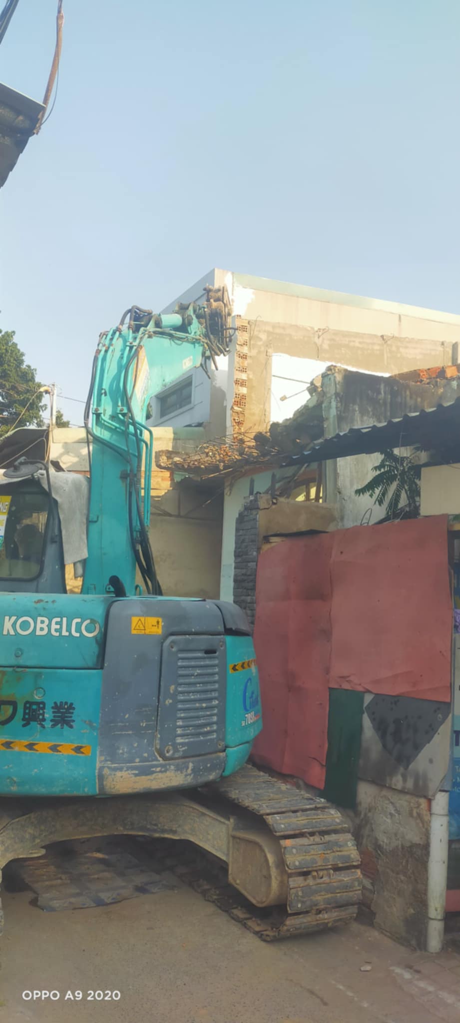 Read more about the article Dịch vụ phá dỡ công trình trọn gói – Uy tín, nhanh chóng, an toàn