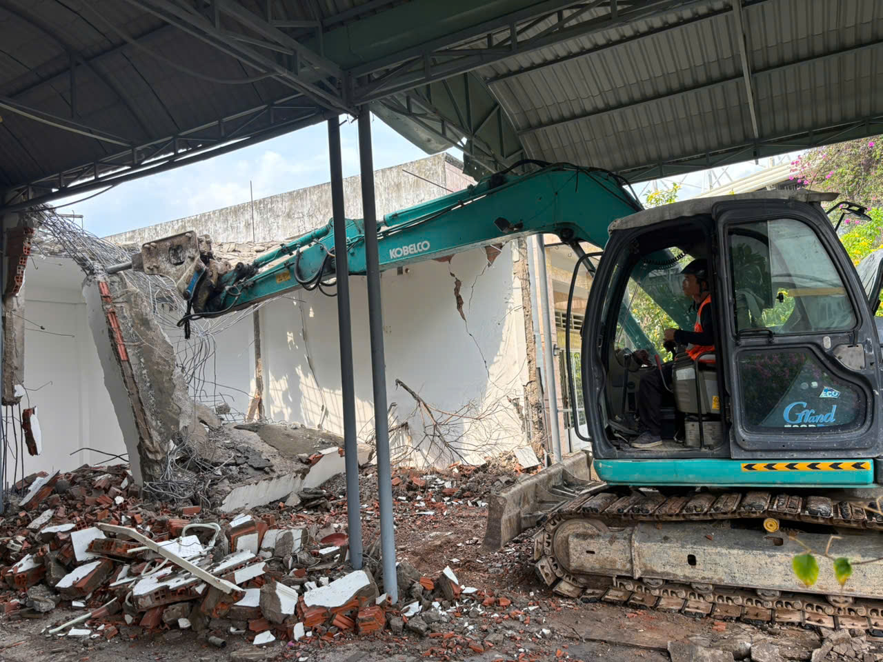 You are currently viewing Tháo Dỡ Công Trình Bình Dương – An Toàn, Nhanh Chóng, Tiết Kiệm